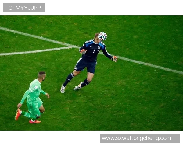 诺伊尔：从守门员到传奇，足球世界的铁血守护者与不屈精神