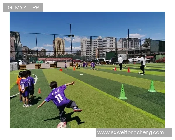 文茨皮尔斯与罗森博格的精彩对决揭示足球战术的魅力与激情